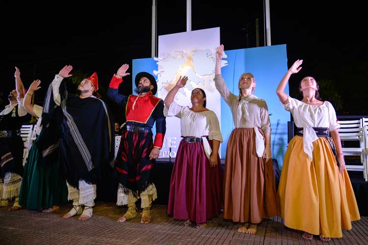 Tigre realizó una emotiva vigilia por Malvinas en Ricardo Rojas con ex combatientes y vecinos, a 44 años de la guerra.