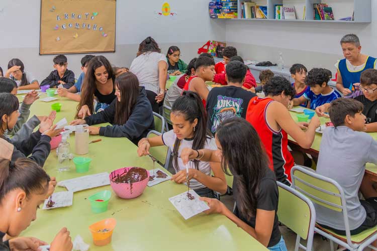 Centros Educativos Municipales de San Fernando festejaron Pascuas con chocolate y juegos