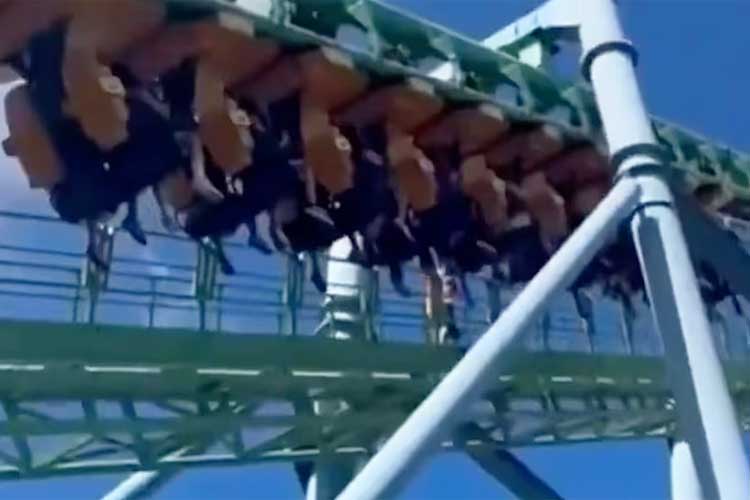 Susto en el Parque de la Costa durante Semana Santa por una falla en la montaña rusa