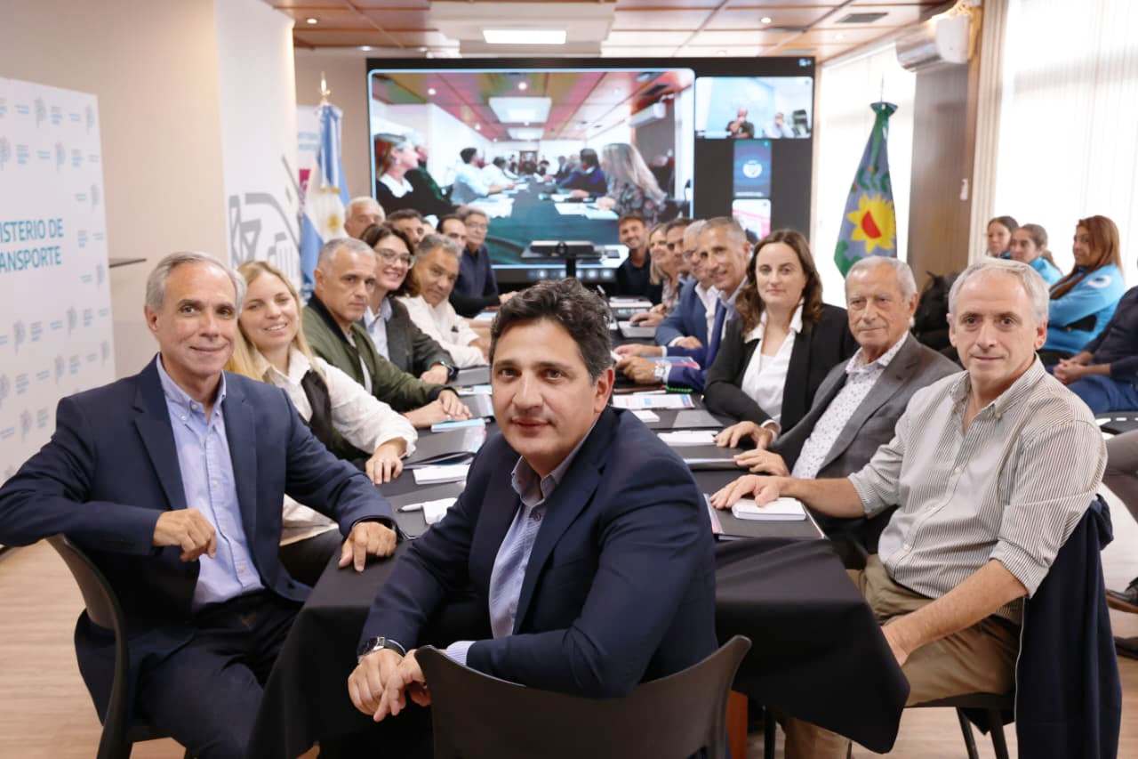Martín Marinucci junto a intendentes bonaerenses durante la reunión por seguridad vial en la Provincia de Buenos Aires Martín Marinucci junto a intendentes bonaerenses durante la reunión por seguridad vial en la Provincia de Buenos Aires