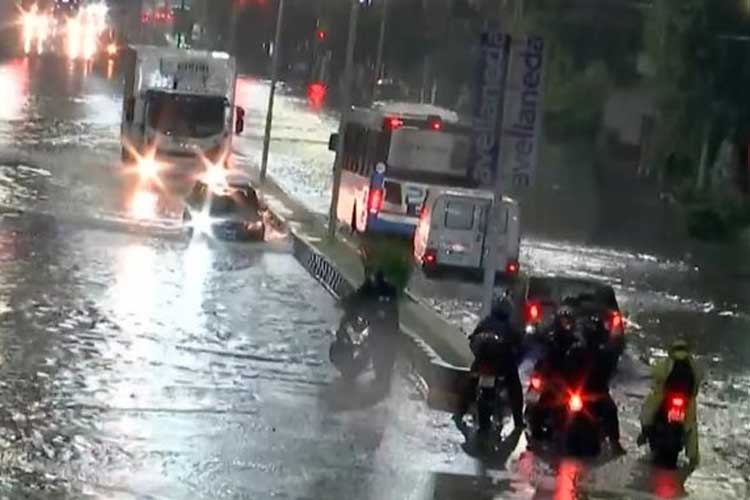 Lluvias en el AMBA: cortes de luz, inundaciones y accesos anegados complican a CABA y el conurbano