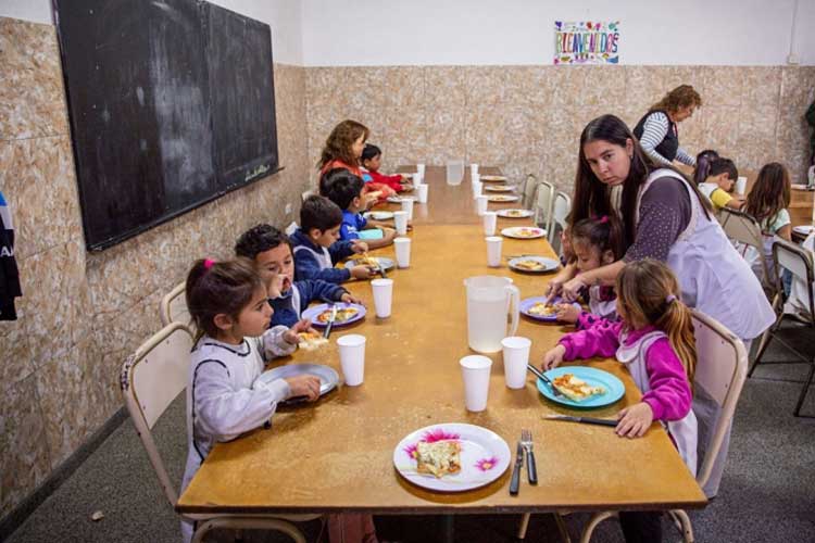 La Provincia de Buenos Aires aumenta un 30% el SAE y refuerza programas sociales y asistencia alimentaria