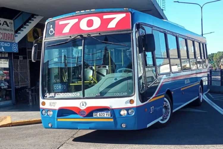 Crisis en la línea 707: 427 trabajadores afectados y colectivos embargados