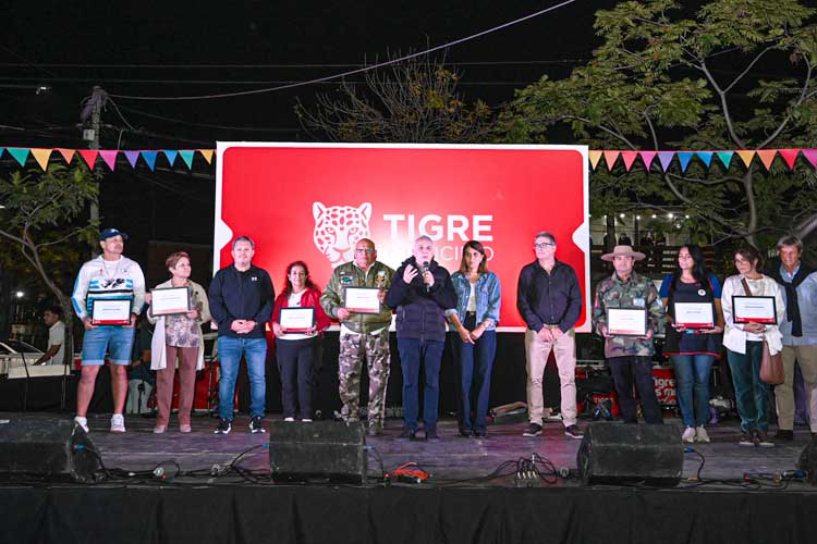 Julio Zamora encabezó el festejo por el 83° aniversario de Las Tunas con cientos de vecinos