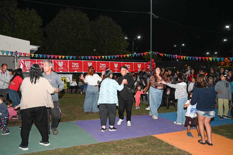 Julio Zamora encabezó el festejo por el 83° aniversario de Las Tunas con cientos de vecinos