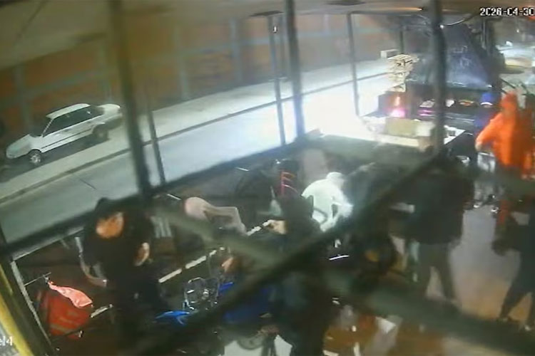 Brutal robo en José C. Paz: culatazo a un repartidor y robo de motos por parte de al menos 10 ladrones