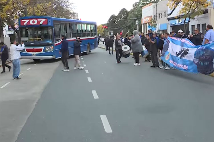 San Isidro: choferes de la línea 707 reclamaron frente a la Municipalidad y la empresa presentó un amparo en la Justicia