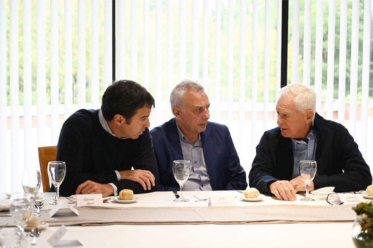 Julio Zamora compartió un encuentro con empresarios e intendentes en la Universidad Austral