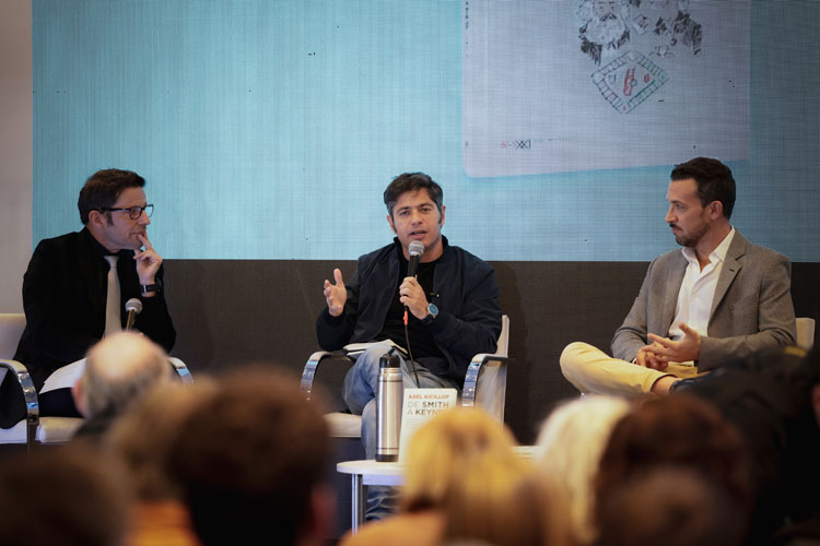 Kicillof presentó su libro en la Feria del Libro y apuntó contra Milei por la política económica