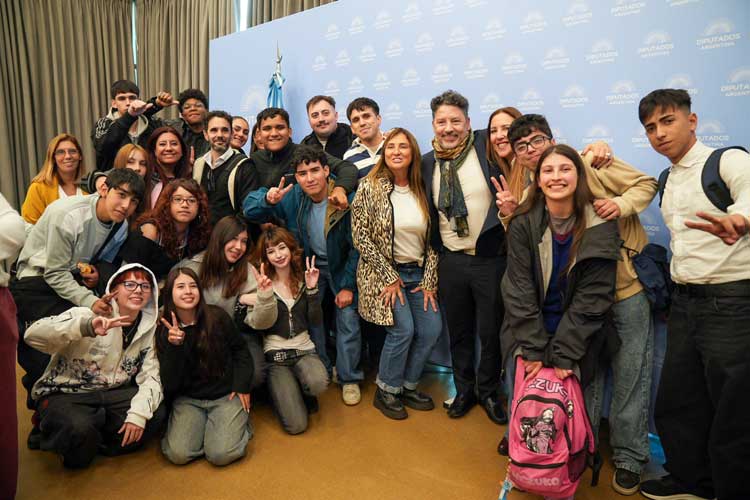 Gustavo Menéndez participó en el Encuentro Federal de Centros de Estudiantes en el Congreso