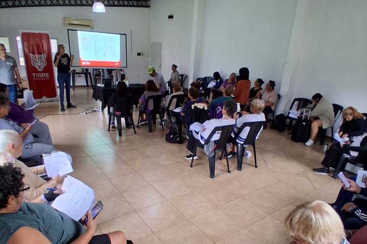 Talleres para adultos mayores en Tigre: continúan las capacitaciones de inclusión digital y alimentación saludable