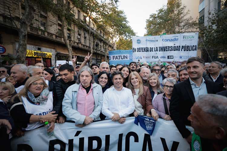 Kicillof contra Milei en la marcha universitaria: “Está empecinado en destruir el futuro del país”