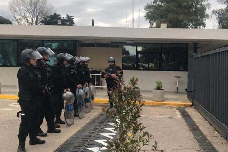 Prohíben el ingreso de empresarios al INTI: denuncian el fin de controles clave en productos importados