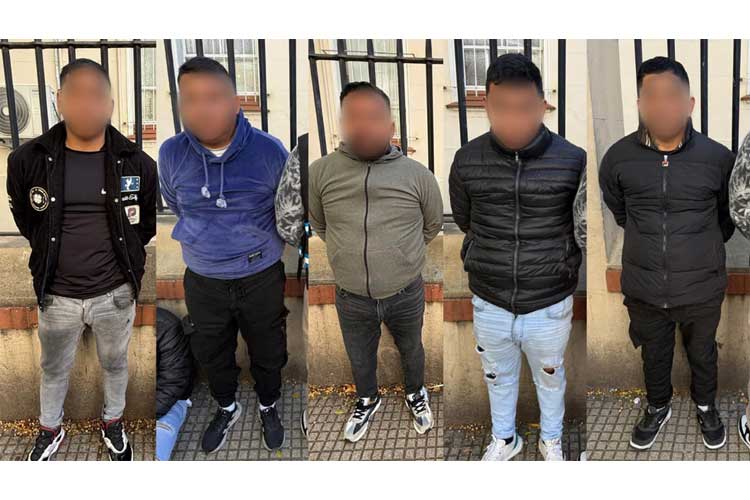 Detienen a cinco falsos mecánicos en Balvanera tras intentar estafar a un jubilado con el truco de la rueda rota