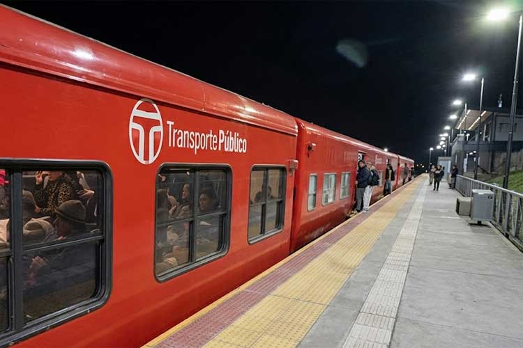 Caos en el Tren Belgrano Norte: pasajeros viajan con las puertas abiertas y en peligro extremo