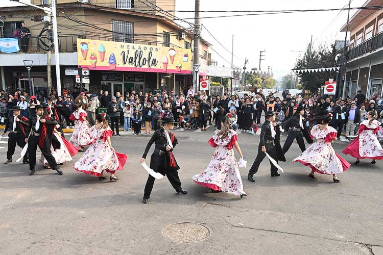 Julio Zamora recorrió los festejos por el 25 de Mayo en Tigre