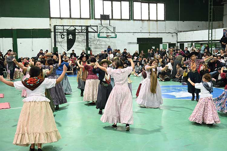 Julio Zamora recorrió los festejos por el 25 de Mayo en Tigre