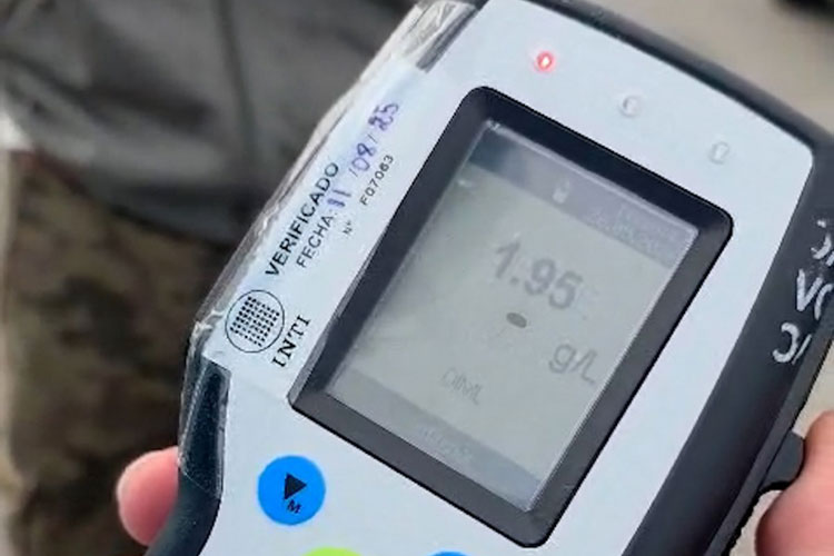 Detuvieron a un conductor alcoholizado que circulaba en zigzag y con niebla por la Autopista La Plata