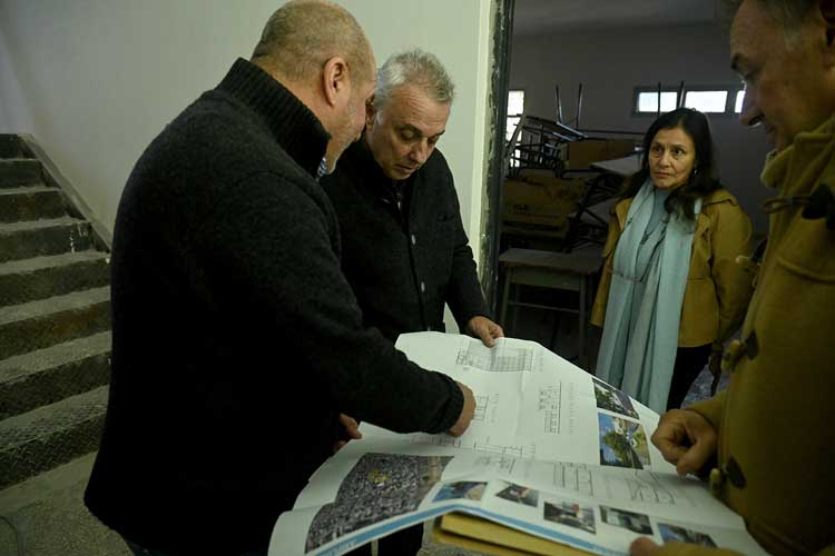 Julio Zamora recorrió esta semana el avance de la refacción integral en la Escuela Secundaria N° 26 de General Pacheco Julio Zamora recorrió esta semana el avance de la refacción integral en la Escuela Secundaria N° 26 de General Pacheco