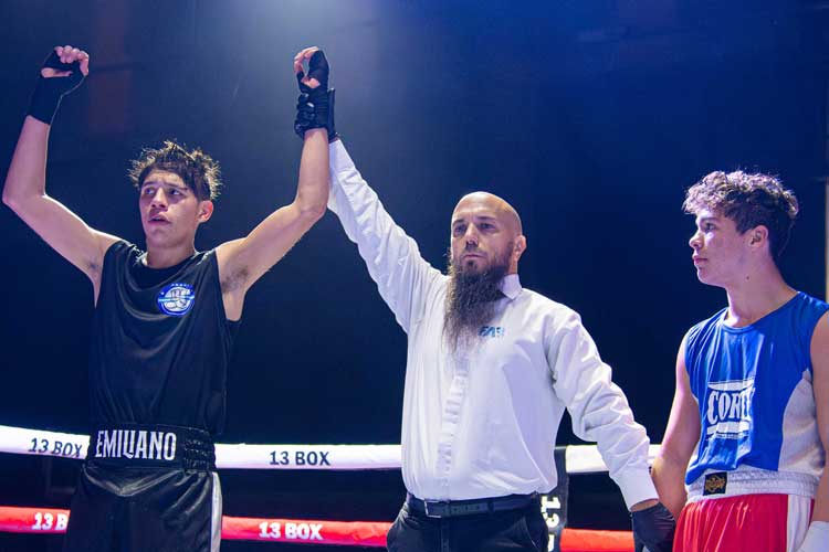 El Polideportivo N°1 de San Fernando fue sede de una maratónica noche de boxeo con 50 combates