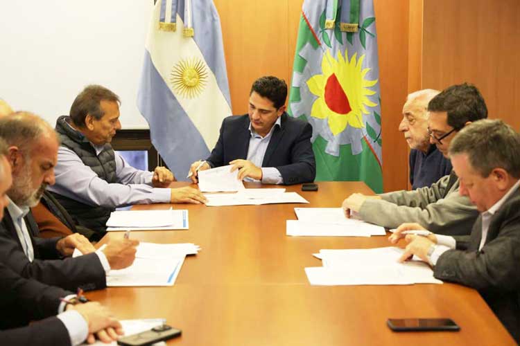 San Isidro: la Provincia acordó con la UTA y empresas la reorganización del transporte y la continuidad de 400 empleos
