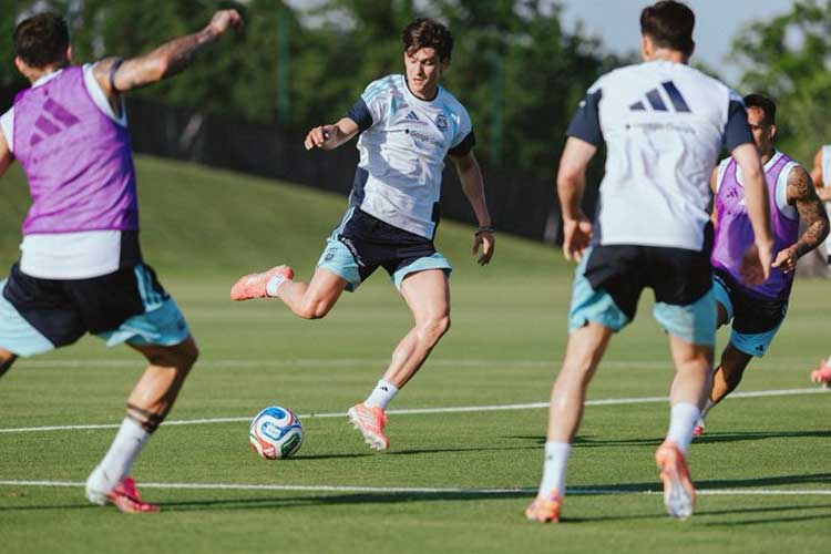 La Selección argentina juega hoy ante Honduras y Leonardo Balerdi quedó desafectado del Mundial por lesión