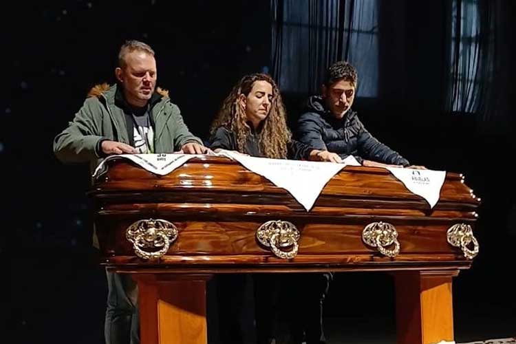 Kicillof describió la multitudinaria despedida al Indio Solari: “La cola ya llega hasta Puente Alsina”