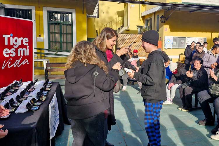 Tigre entregó anteojos a estudiantes de la Fundación Nosotros con el programa “Para Verte Mejor”