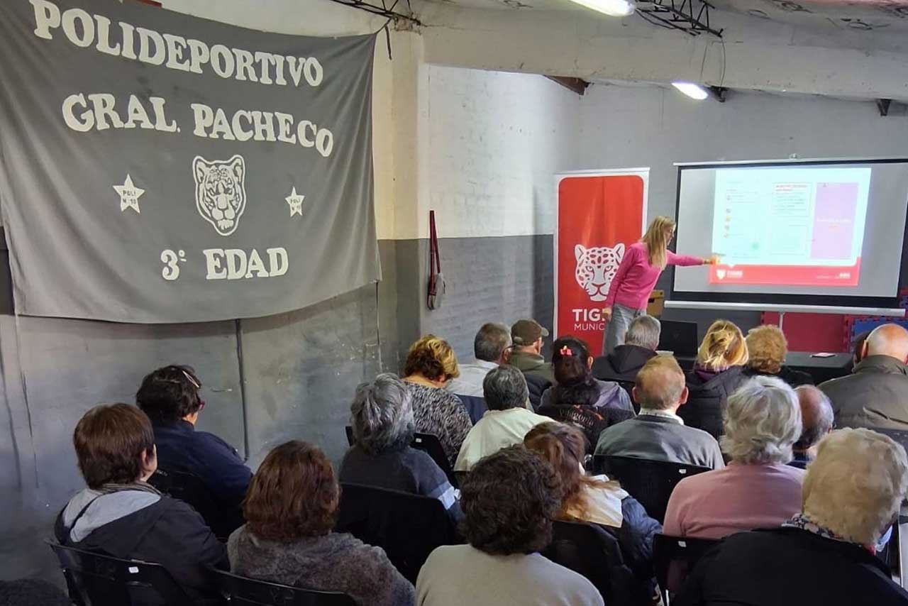 Adultos mayores de Tigre aprendieron a usar WhatsApp, códigos QR y herramientas digitales