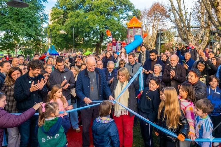 San Fernando inauguró la nueva Plaza Padre Jorge Luis Lagazio con juegos, canil y espacios recreativos