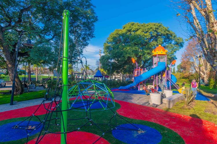 Juan Andreotti inauguró la nueva Plaza Padre Jorge Luis Lagazio Juan Andreotti inauguró la nueva Plaza Padre Jorge Luis Lagazio