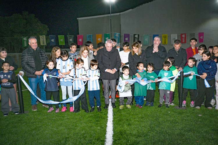 Julio Zamora inauguró nuevas canchas de césped sintético en el Polideportivo Ricardo Rojas