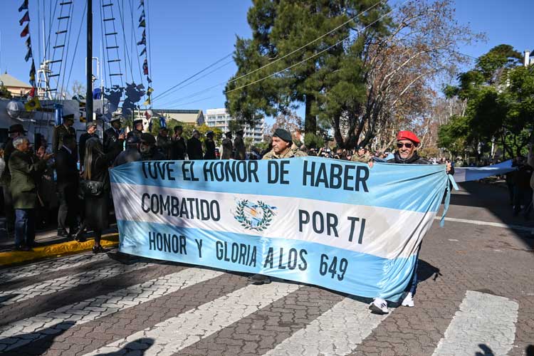 Día de la Máxima Resistencia: Tigre recordó a los héroes de Malvinas con un emotivo acto junto al Río Luján