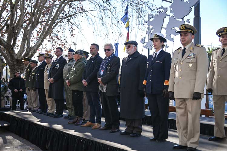 Tigre recordó a los héroes de Malvinas con un emotivo acto junto al Río Luján Tigre recordó a los héroes de Malvinas con un emotivo acto junto al Río Luján