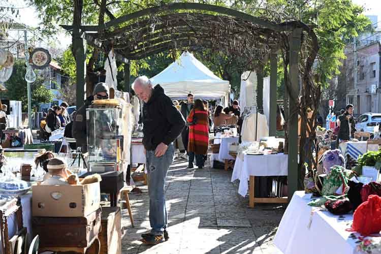 El Festival Cultura Retro convirtió al Boulevard Sáenz Peña de Tigre en un paseo de antigüedades y arte