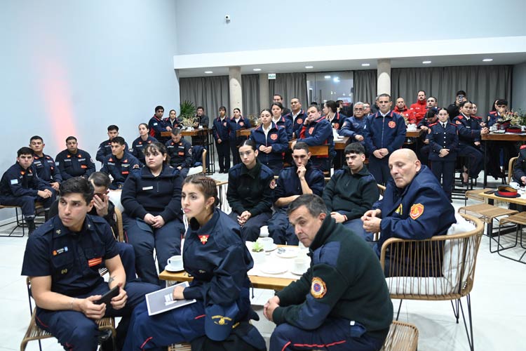 Bomberos voluntarios de Tigre fueron reconocidos por su labor en un acto encabezado por Julio Zamora
