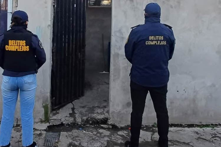 Cayeron 30 integrantes de una red narco tras 43 allanamientos y demolieron 13 búnkeres de droga