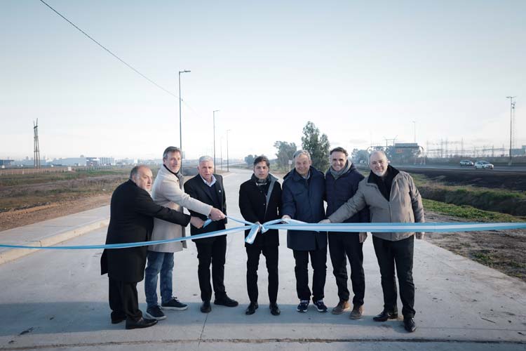 Kicillof inauguró obras en Berazategui con una nueva colectora en Hudson y un SUM en Sourigues