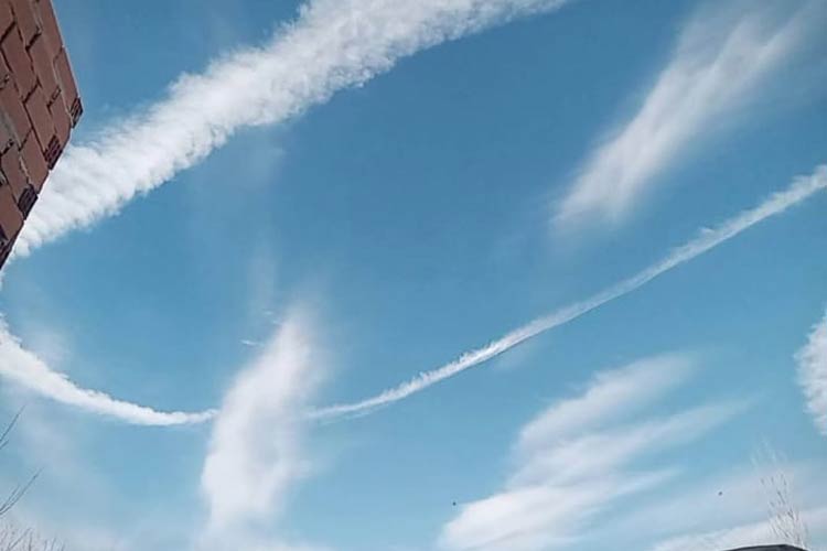 Qué eran las extrañas marcas blancas que aparecieron en el cielo del norte bonaerense ()