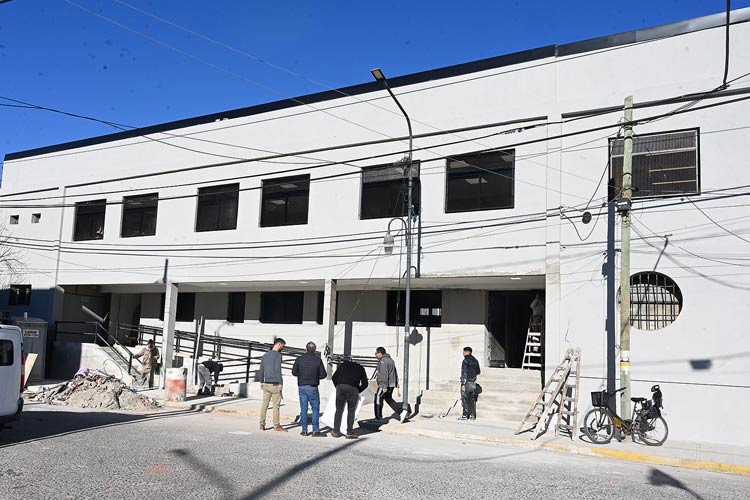 Tigre avanza con la ampliación de dos escuelas en Rincón de Milberg y sumará 500 vacantes Tigre avanza con la ampliación de dos escuelas en Rincón de Milberg y sumará 500 vacantes