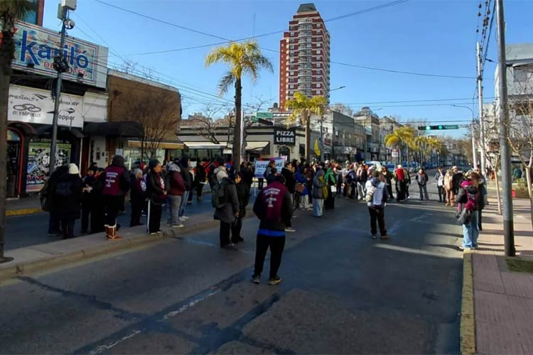 Docentes se movilizaron frente a la Municipalidad de Tigre para exigir mejoras en las escuelas
