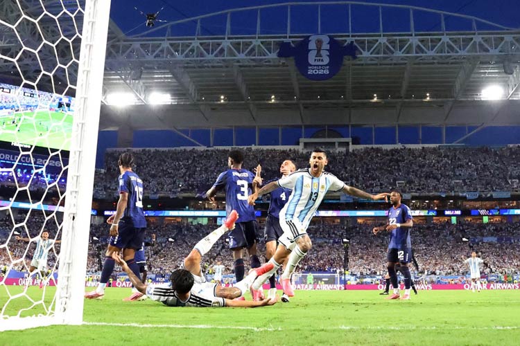Argentina sufrió hasta el final, venció a Cabo Verde y jugará los octavos del Mundial ante Egipto