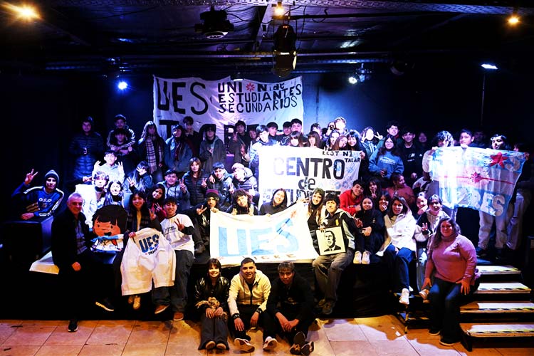Centros de estudiantes de Tigre debatieron propuestas para las escuelas en un encuentro con Julio Zamora Centros de estudiantes de Tigre debatieron propuestas para las escuelas en un encuentro con Julio Zamora