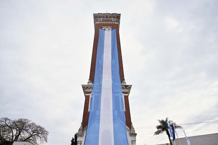Vicente López conmemoró el 9 de Julio y los 110 años de la piedra fundamental de la Torre Ader Vicente López conmemoró el 9 de Julio y los 110 años de la piedra fundamental de la Torre Ader