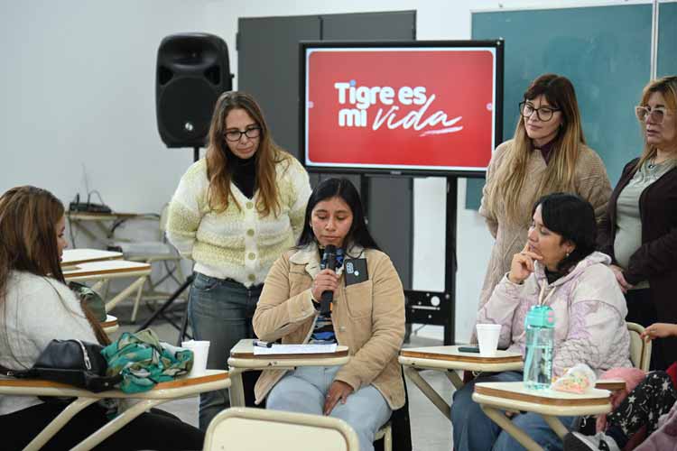 Tigre entregó certificados a más de 100 vecinas que finalizaron los cursos del programa Emprendedoras Rodantes Tigre entregó certificados a más de 100 vecinas que finalizaron los cursos del programa Emprendedoras Rodantes