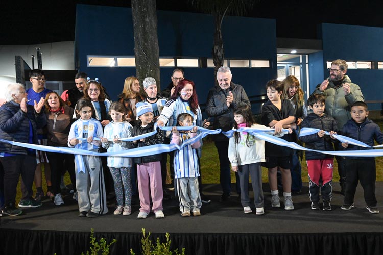 Tigre inauguró los nuevos vestuarios del natatorio del Polideportivo Delfo Cabrera en El Talar