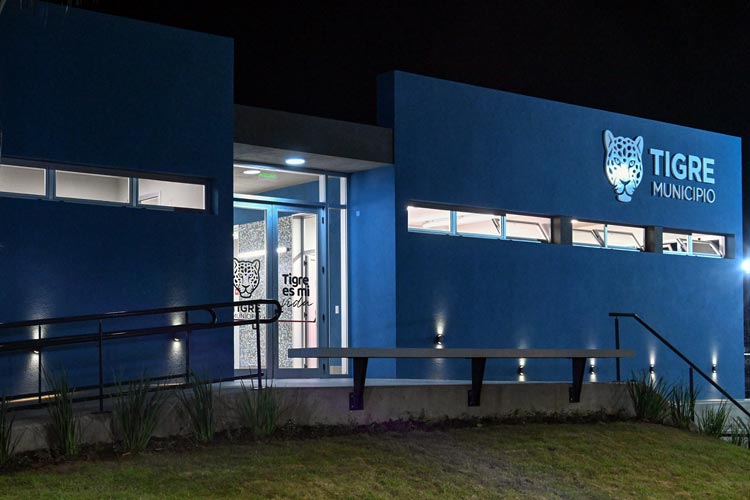 Julio Zamora inauguró los nuevos vestuarios del natatorio del Polideportivo Delfo Cabrera y anunció un nuevo SUM Julio Zamora inauguró los nuevos vestuarios del natatorio del Polideportivo Delfo Cabrera y anunció un nuevo SUM