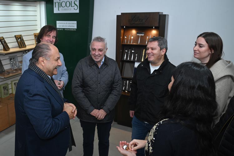 Julio Zamora visitó la fábrica Nicols en General Pacheco y reafirmó el apoyo del Municipio a la industria local
