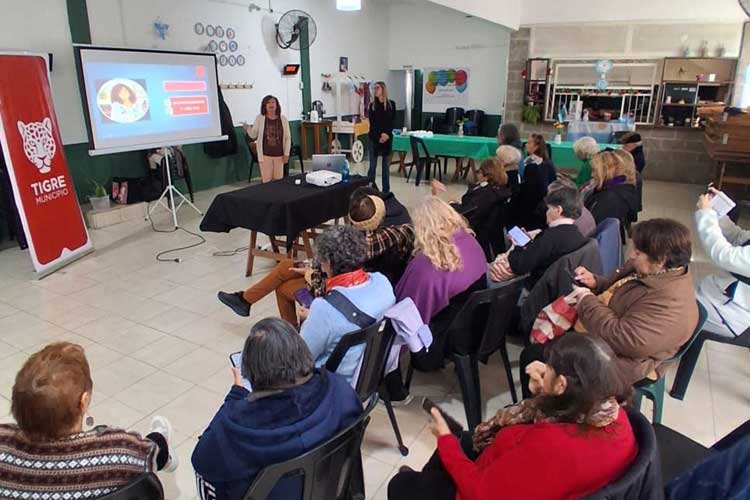 Adultos mayores de Tigre participaron de talleres para fortalecer la memoria y aprender herramientas digitales