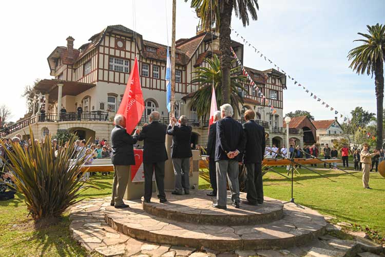 Julio Zamora acompañó los 150 años del Club de Regatas La Marina y destacó el crecimiento del deporte en Tigre